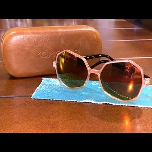 SOLD Kimono Bonnie Sunglasses
Retro